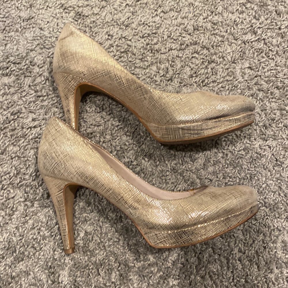 Vince Camuto Gold Heels size 6
